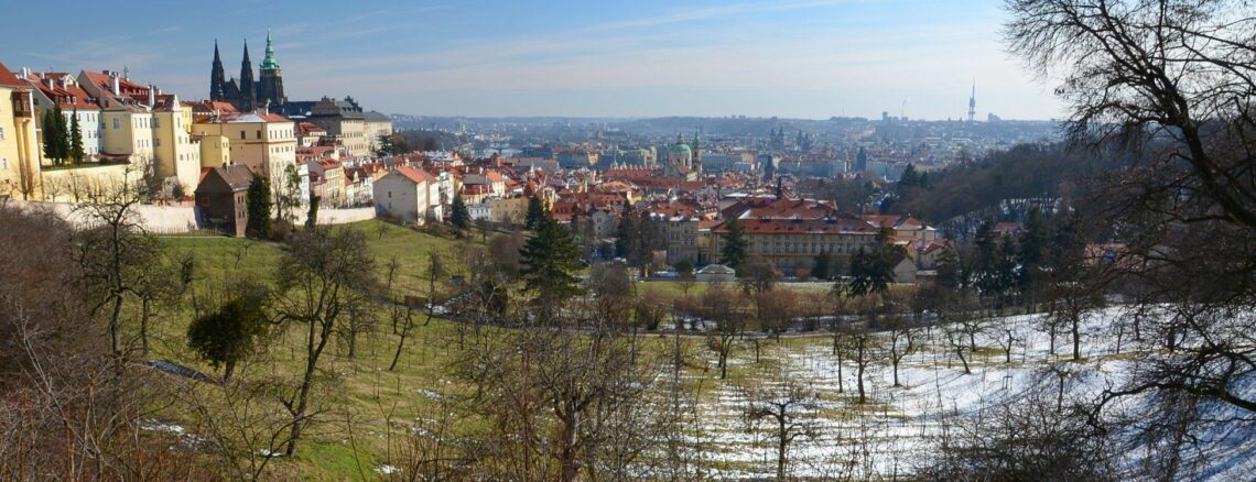 výhled od Strahovského kláštera na Prahu