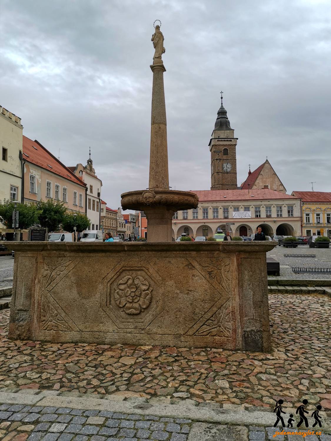 kašna a náměstí Míru Slavonice