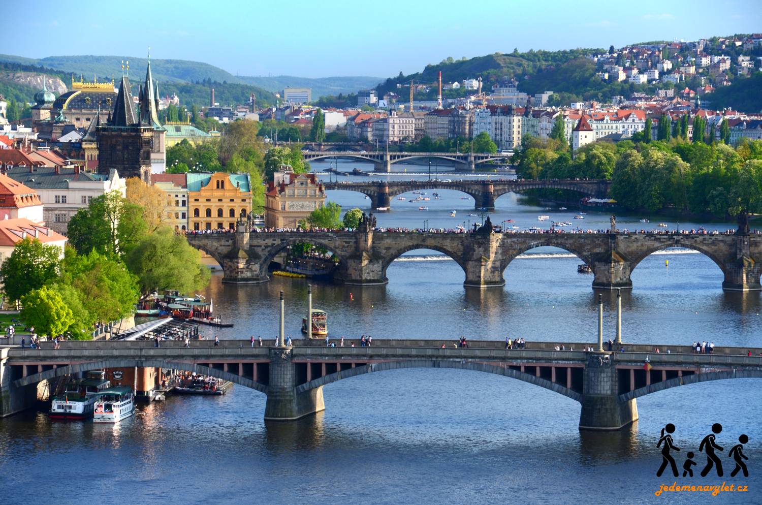 výhled z Letné na pražské mosty