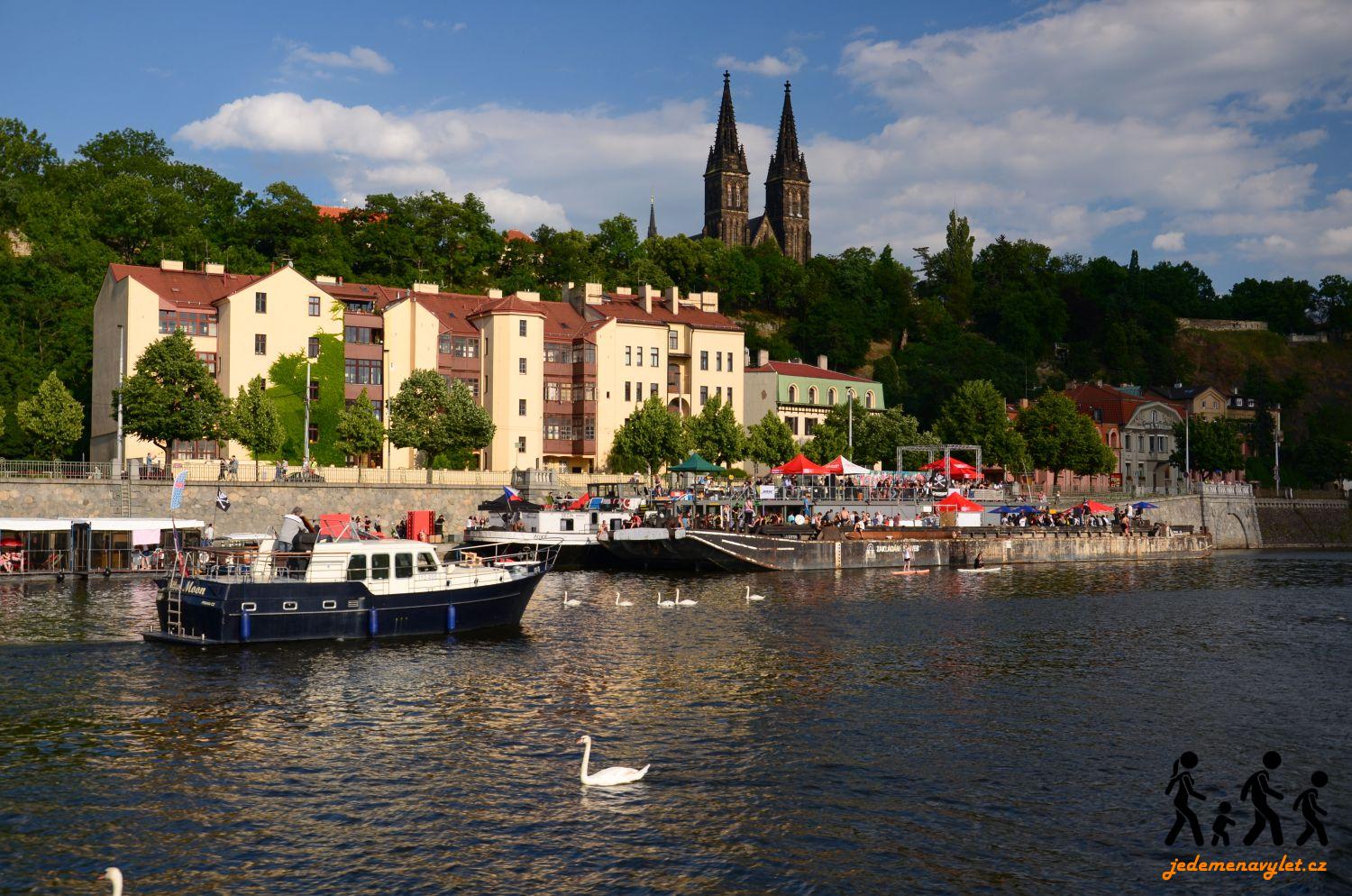 Praha Vyšehrad z lodi