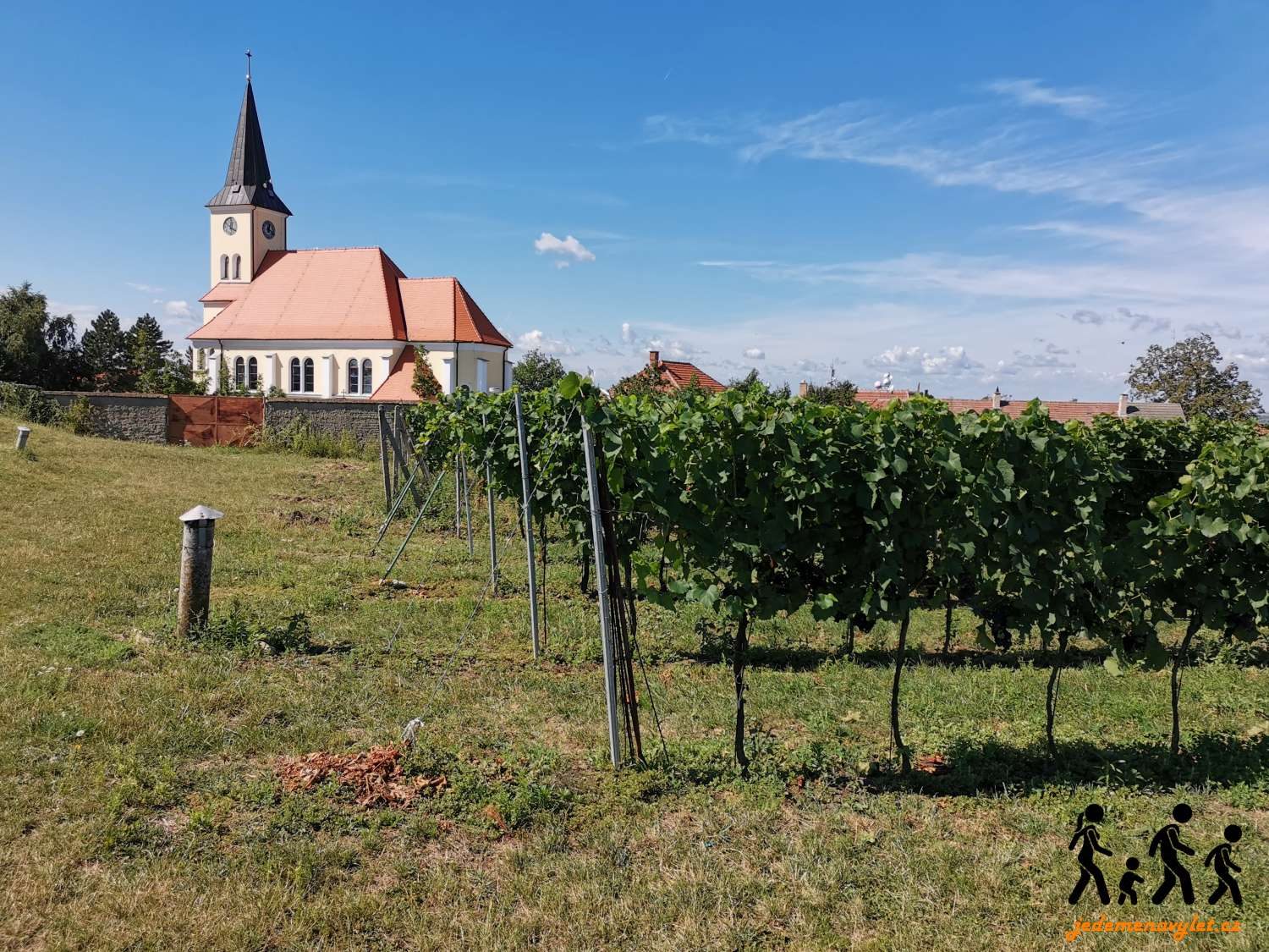 kostel a vinohrad Vrbice