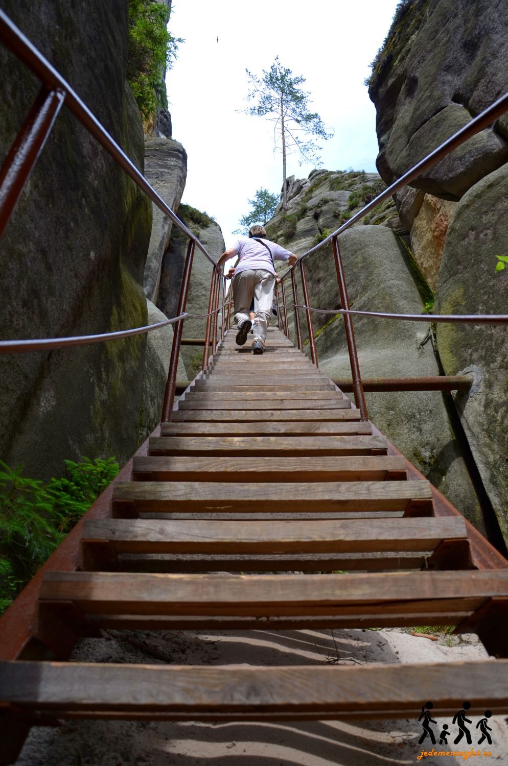 schody ve skalním městě