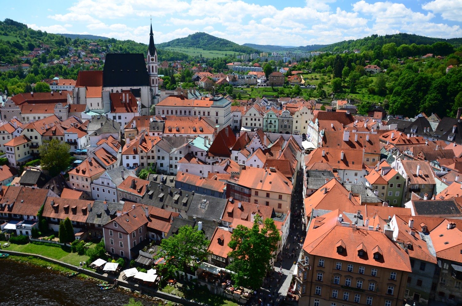 pohled na Český Krumlov ze zámecké věže