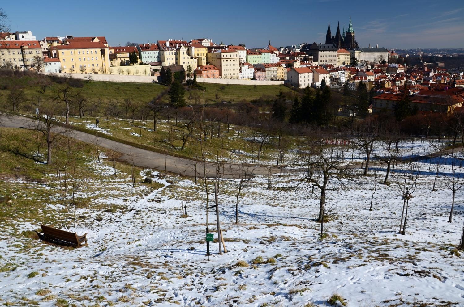 výhled od Strahovského kláštera na Malou Stranu